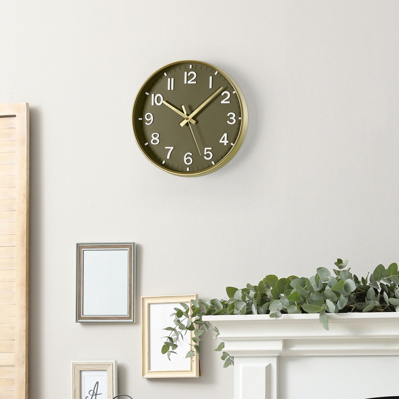 11.8 Inch Gold Frame Wall Clock, Non-Ticking Silent Quartz Clock with Easy-to-Read Large Numbers